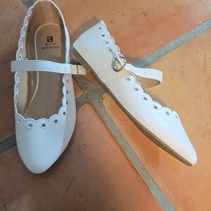 White Mountain Women's White Scalloped Mary Jane Flats